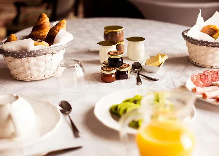 Cocteau Avec Vue Sur Le Mont Saint Michel